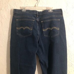 NWOT Wrangler Relaxed Fit Jeans